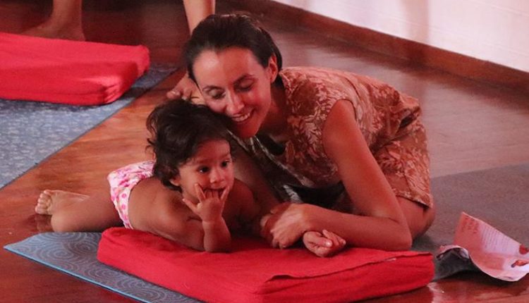 Are Parents Qualified to Teach Yoga to Their Kids