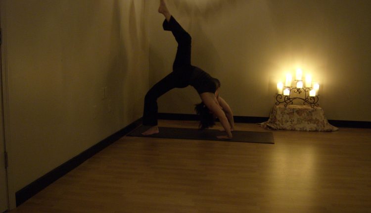 How to create a family yoga schedule at home