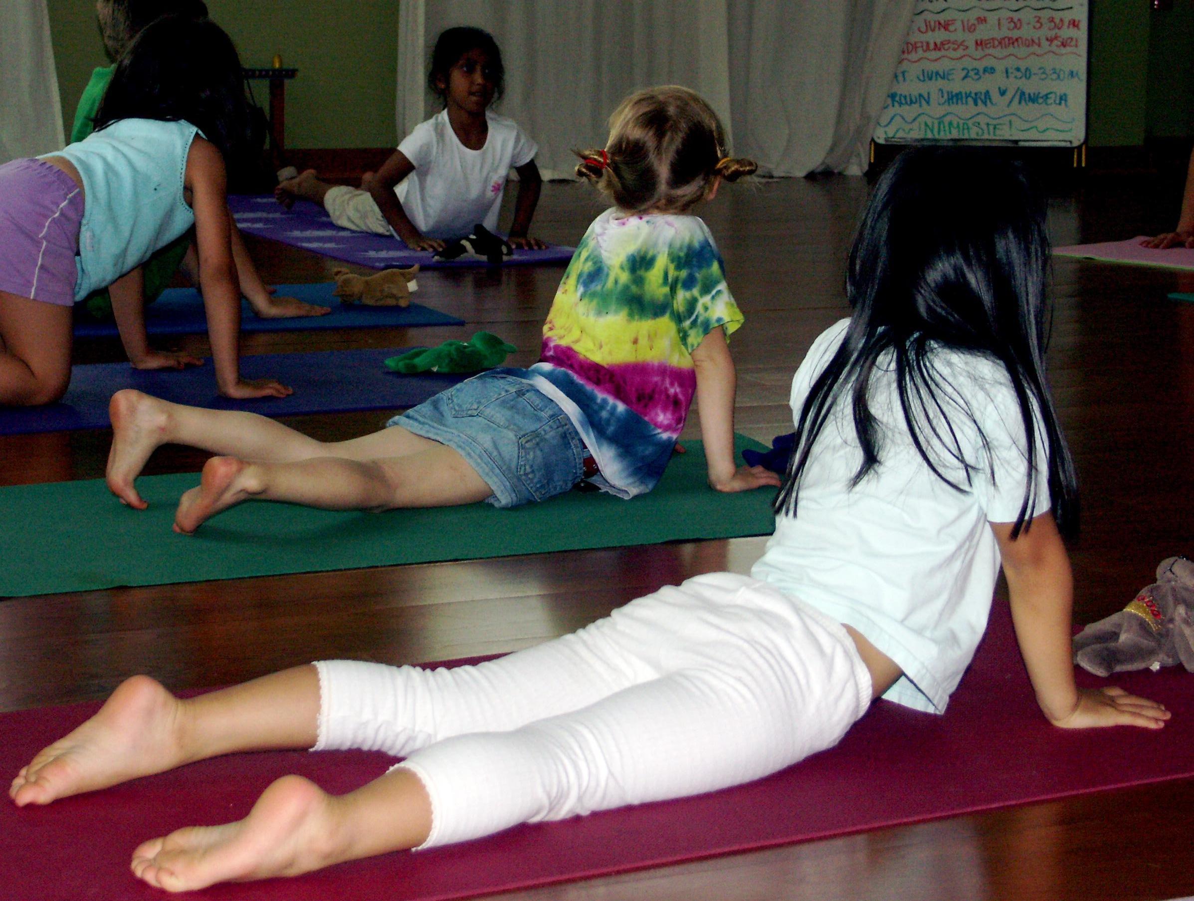 Guiding Kids to Harmonize Yoga with Competitive Sports Activities